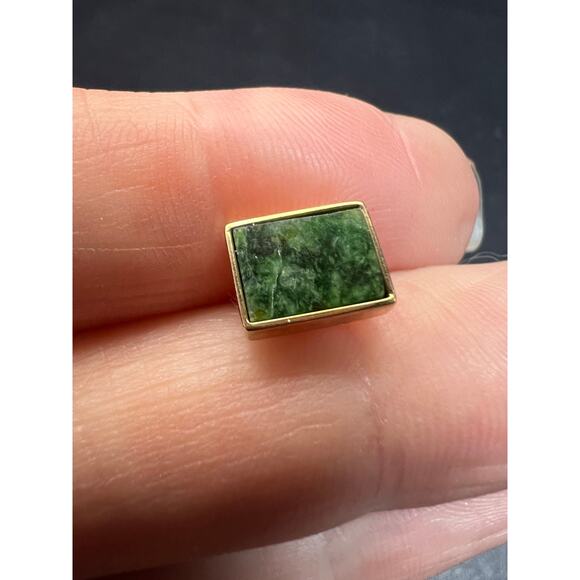 Vintage MCM La Mode Karatclad Nephrite Jade Gold Tone Rectangular Tie Tac - Picture 1 of 11